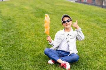Fototapeta premium Beautiful girl at the park looking very happy