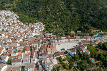 Fototapeta na wymiar Municipio de Benarrabá en la comarca del valle del Genal, Andalucía