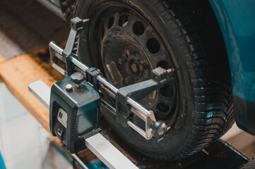 The car in the garage, a device for adjusting the camber.