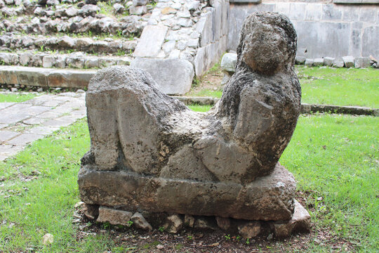 Chacmool, pre-Columbian Mesoamerican sculpture, possibly symbolised slain warriors carrying offerings to the gods. Chac Mool human stone figure in Chichen Itza, Yucatan, Mexico