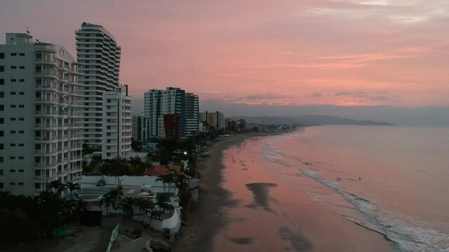 Playa de Tonsupa en la ciudad de Esmeraldas, Ecuador
