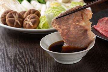 牛肉をポン酢で食べる
