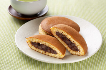 どら焼きとお茶