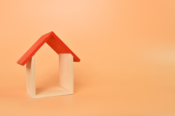 Obraz na płótnie Canvas Toy house isolated on orange background with copy space