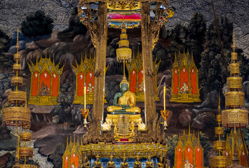 	The emerald buddha in grand palace.