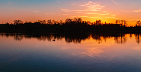 Obraz premium Beautiful spring sunset with reflections near Niederpoering, Bavaria, Germany