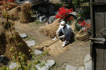 이엉 엮기 weaving thatch