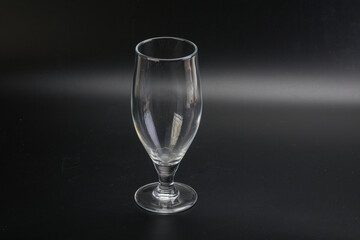 Empty glass for vine or water