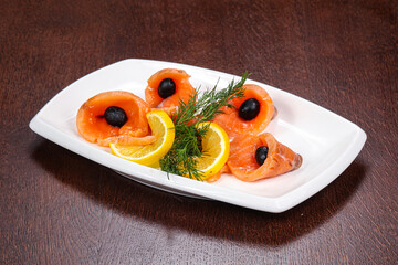 Sliced salmon snack with lemon