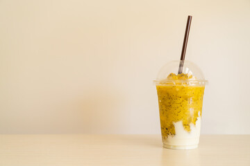 passion fruit smoothies with yogurt