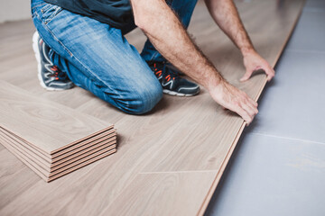 The laminate master connects the panels into one whole - do-it-yourself flooring - fast and...