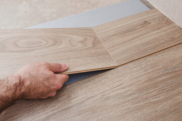Step-by-step instructions for laying laminate flooring - connecting lamellas with a transverse and...