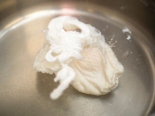 poached egg cooking