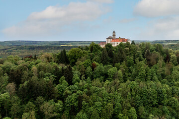 Fototapeta na wymiar Panorama mit Drohne von Schloss Baldern in Bopfingen im Sommer