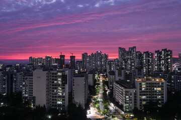 Fototapeta na wymiar Violet sky city at night