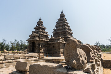 Shore Temple of Mahabalipuram. The Shore Temple is so named because it overlooks the shore of the Bay of Bengal. It is located near Chennai in Tamil Nadu.