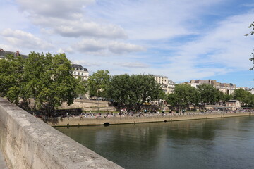 La voie Georges Pompidou, voie piétonne le long du fleuve Seine, ville de Paris, France