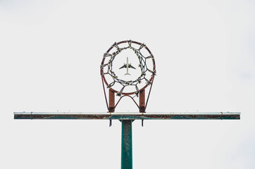 Nadir basket with plane