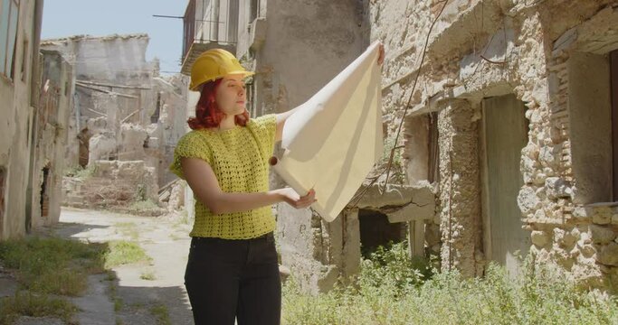 Soccorritore donna progetta la ricostruzione della citt&agrave; bombardata dalla guerra in Ucraina