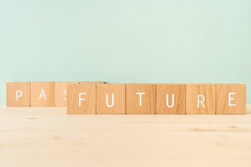 未来｜「FUTURE」と書かれた積み木