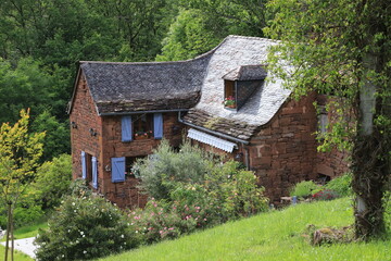 maison de grès rouge, Corrèze