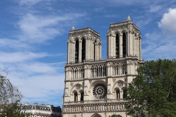 Fototapeta na wymiar La cathédrale Notre Dame de Paris en cours de réparation, ville de Paris, France