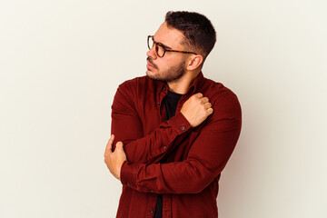 Obraz premium Young caucasian man isolated on white background confused, feels doubtful and unsure.
