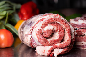 Carne de res para comer a la parrilla con verduras. Concepto de comida tradicional 