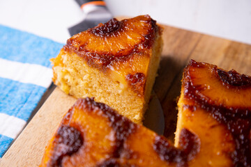 Inverted pineapple cake with sponge cake and caramel.