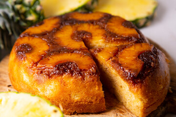 Inverted pineapple cake with sponge cake and caramel.