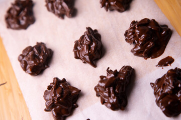Chocolate rocks made with almonds and caramel.