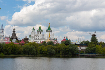 Fototapeta na wymiar Panoramic view of the Izmaylovo (Izmailovsky) Kremlin