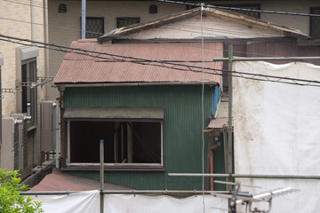 住宅の解体工事　カバーシート