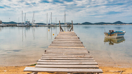 Obraz premium wooden jetty at beach in Greece