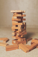 Janga wooden box. An imbalance. destruction of blocks. Mistake. Entertainment activities. A game of physical and mental skill.