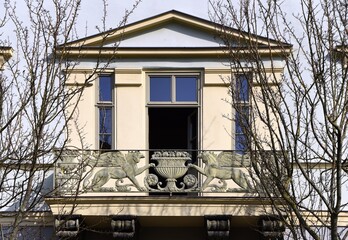 Antike, gusseiserne Balkonbrüstung in der Karl-Liebknecht-Str. 4 von Weimar