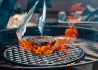 Porterhouse-Steak unter Feuer