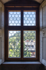 Holzkastenfenster mit Butzenscheiben