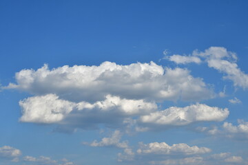 【背景素材】白い雲と青い空