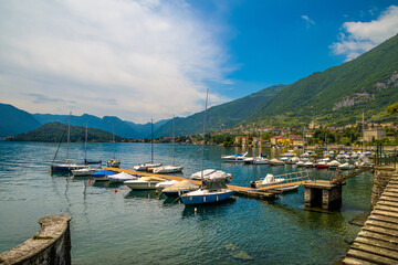 Fototapeta na wymiar lario 04 - porticciolo sul lago di Como