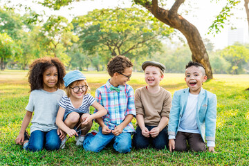 Fototapeta premium Happy kids in the park
