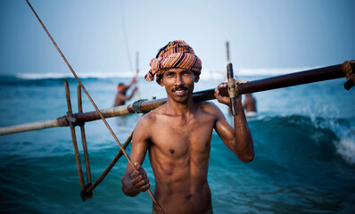 Smiling stilt fisherman in Sri Lanka - obrazy, fototapety, plakaty