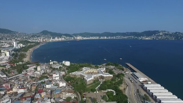 Bah&iacute;a de acapulco partiendo desde el fuerte de San Diego