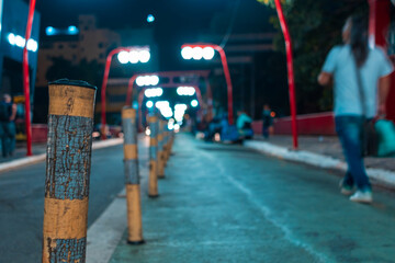 Obraz premium Viaduto Cidade de Osaka a noite no bairro Japão Liberdade, São Paulo