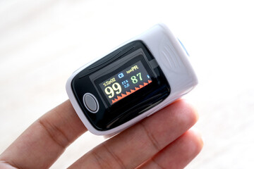 A device to measure the oxygen saturation of a person at the fingertips. And checking oxygen depletion is an emergency sign of pneumonia caused by the COVID-19 virus.