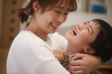 	笑顔の親子