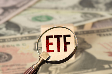 Dollar Geldscheine und ETF Fond in Amerika