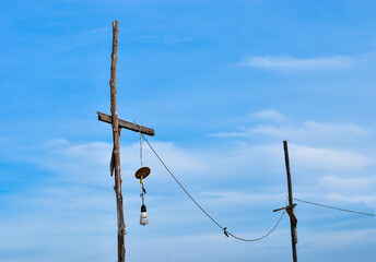 lights bulbs and electric cable on the old woods pole