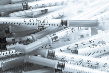 Set of syringes for injecting insulin