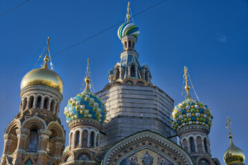 Fototapeta na wymiar The Church of the Savior on Blood. Golden domes. A popular tourist destination. Russia Saint Petersburg 29.05.2021